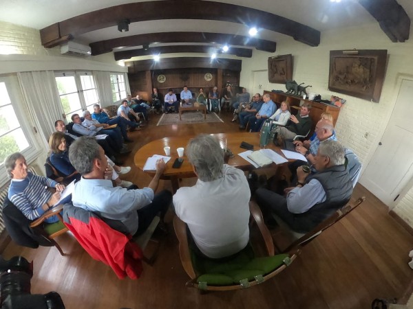Reunión de gabinete: Antía evaluó la gestión y anunció inauguraciones para este mes y obras por U$S 100 millones