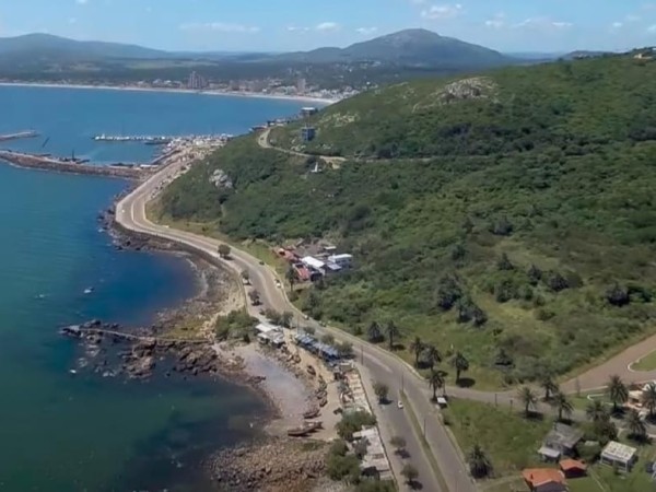 Histórico paseo marítimo de Piriápolis en riesgo: vecinos reclaman obras postergadas