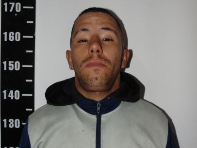 Le pidió dinero a un transeúnte; ante su negativa le pegó y lo robó