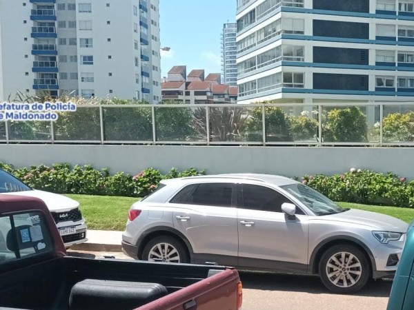 Robaron dos automóvi...