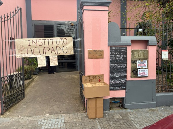 Ocuparon el Institut...