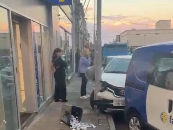 Imágenes: un auto ch...