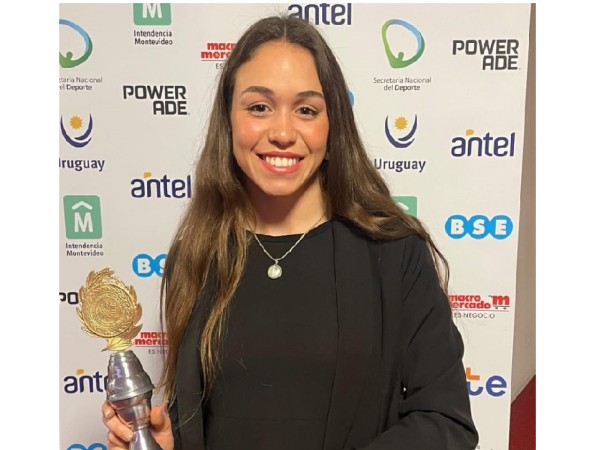 Las maldonadenses Abril Aunchayna y Gabriela Bouvier se llevaron el Premio Charrúa