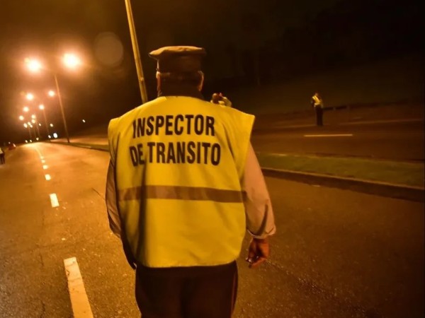 Otro automóvil chocó contra una columna en Avenida Wilson Ferreira Aldunate