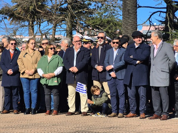 Intendente Abella encabezó acto por los 195 años de la Jura de la Constitución