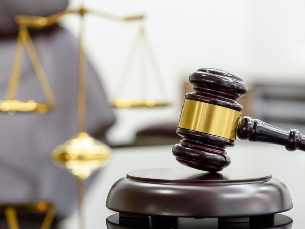 Justicia autoriza a madre a dejar de mantener a hija que no estudia ni trabaja