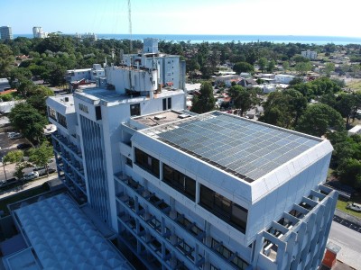La Intendencia de Maldonado culminó con la puesta en marcha de 10 plantas fotovoltaicas con la instalación de más de 1800 paneles solares en todo el departamento.