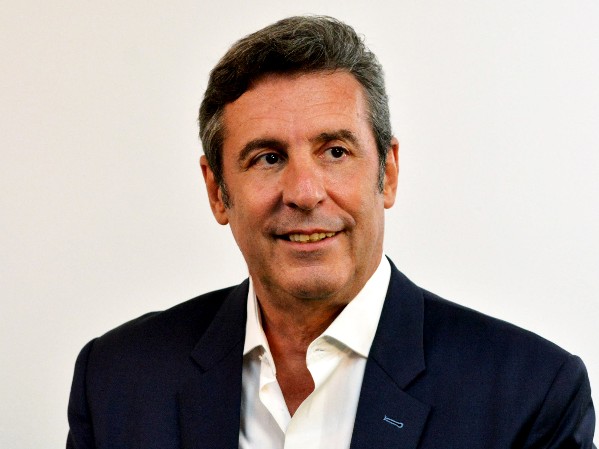 En Uruguay los usuarios pagan la tarifa de internet más alta de la región y la competencia es limitada debido a las regulaciones, dijo director de DirecTv
