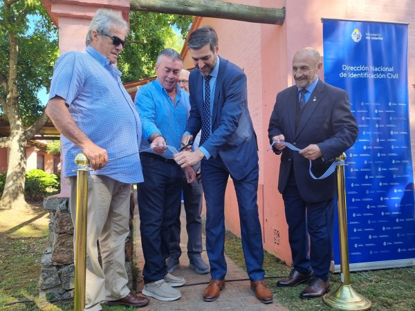 Reinauguraron oficina de identificación civil en barrio Asturias: “El personal que trabaja acá, tiene una sensibilidad especial”, dijo ministro Martinelli