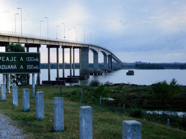 Explotó el “dólar blue” argentino subiendo 33 pesos y  cerrando en $ 495