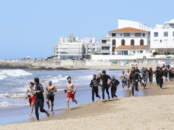 Más de 300 personas participaron en la prueba de suficiencia para guardavidas en Maldonado