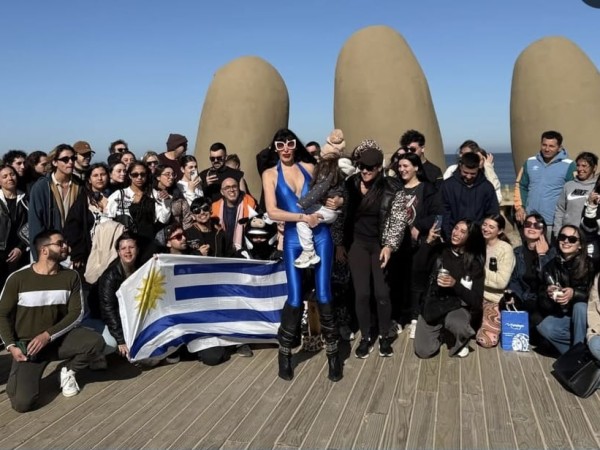 VIDEO| Influencer trans “La Cuerpo” reunió a sus fans en Punta del Este; mirá quien es