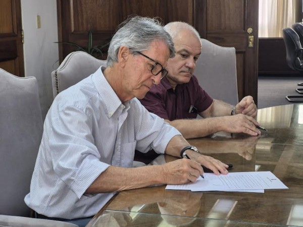 Renuevan acuerdo ent...