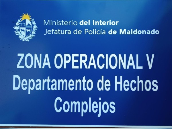 Un policía irá a pri...