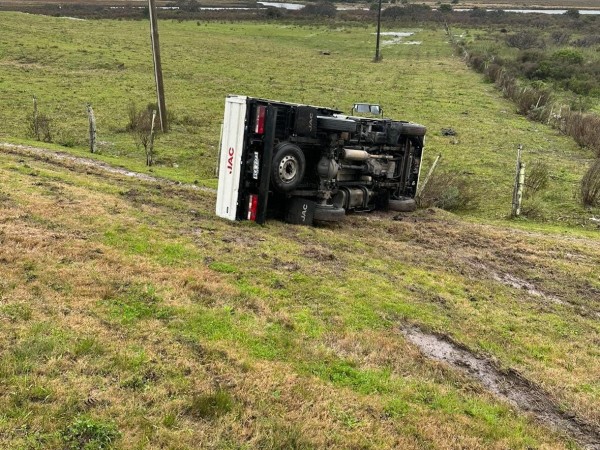 VIDEO: En pocas horas volcaron dos automóviles en Maldonado