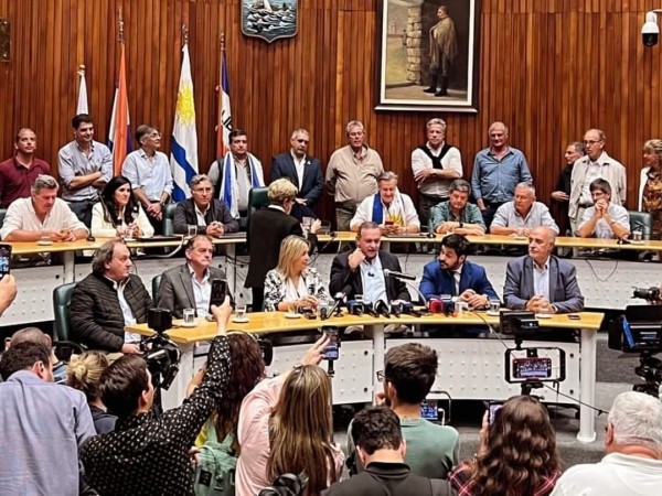 Delgado dijo que el FA critica la seguridad pero quieren abrir las cárceles con la denominada "desprisionalización"; "bono extra" para jubilados y pensiones que ganan menos