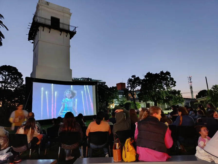 Cine gratis en los b...