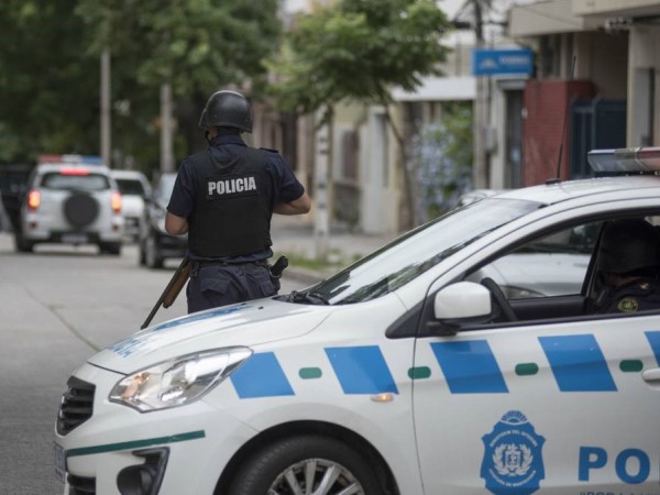 Piriápolis: rapiñó en plena mañana a una mujer que caminaba por la calle; mediante amenaza con arma de fuego le robó la cartera