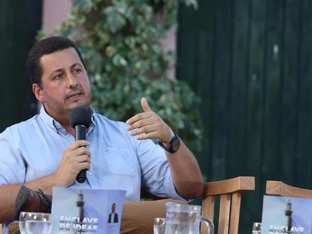 Echeverría piensa que se debe habilitar instalación de universidades extranjeras