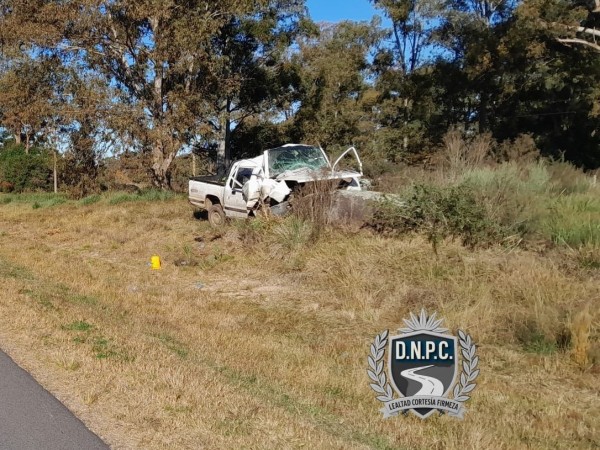 Florida: dos personas murieron y una está grave tras despiste de una camioneta