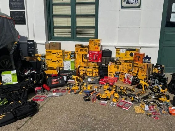 Detuvieron en Punta del Este a integrante de una red que utilizaba cédulas falsas para importar y revender mercadería