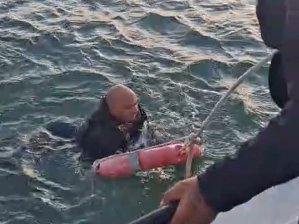 Prefectura rescató a un hombre que perdió el control de su kayak en Piedras del Chileno
