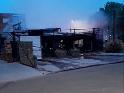 Incendio consumió El Puestín, conocida frutería de Maldonado