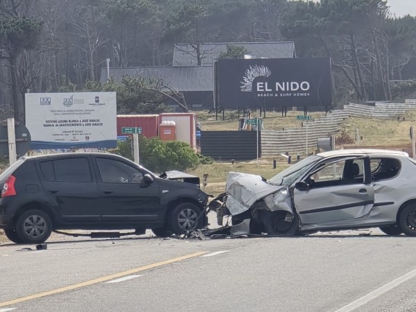 Choque entre dos aut...