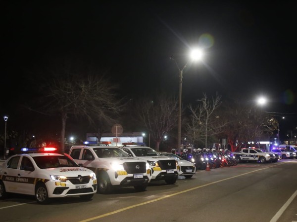 Con pocas fiestas con relación a otras épocas, hay operativo de tránsito y seguridad por la Noche de la Nostalgia