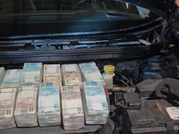 VIDEO┃Fray Bentos: un argentino quiso ingresar a Uruguay miles de dólares escondidos en un auto de alta gama