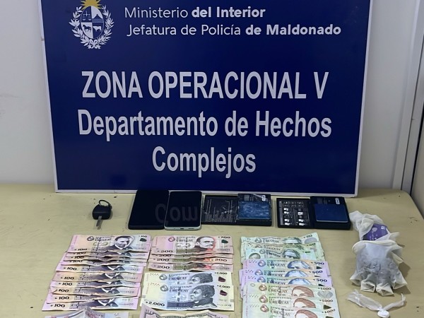 Detuvieron a una pareja que compró autos con billetes falsos