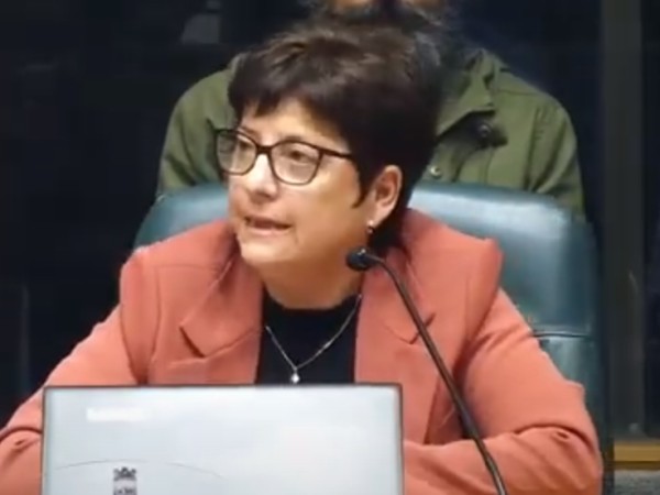 Quedó trunca sesión de la Junta Departamental por dialogados desde la barra cuando exponía la edila Hernández