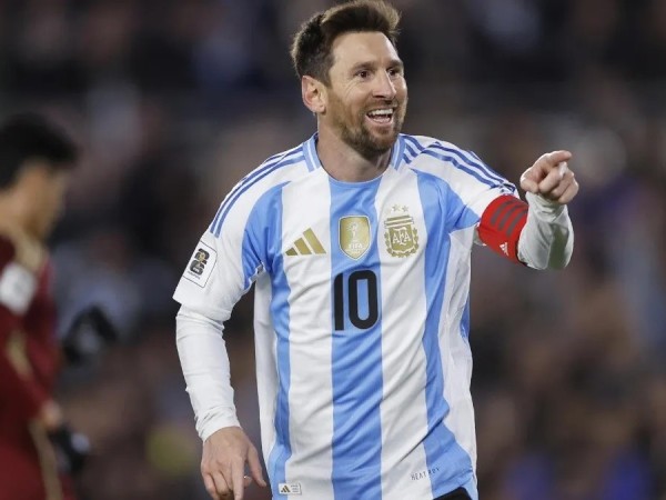 "Una manga de envidiosos, del primero al último"; la editorial del semanario Búsqueda sobre los uruguayos que hincharon por Inglaterra