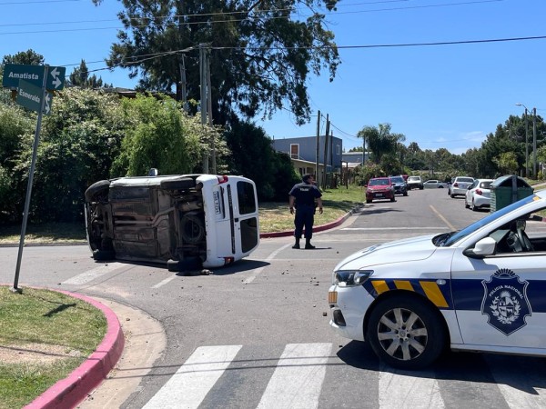 vuelco, la fortuna, dos lesionados, camioneta,