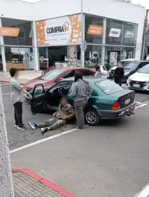 Dos autos chocaron e...