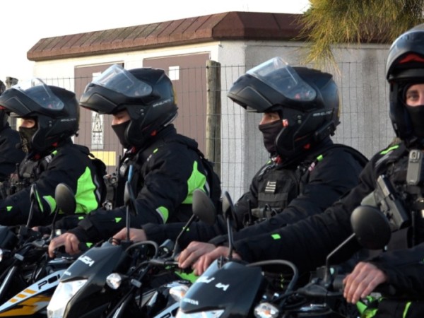 Le pegó un cabezazo...