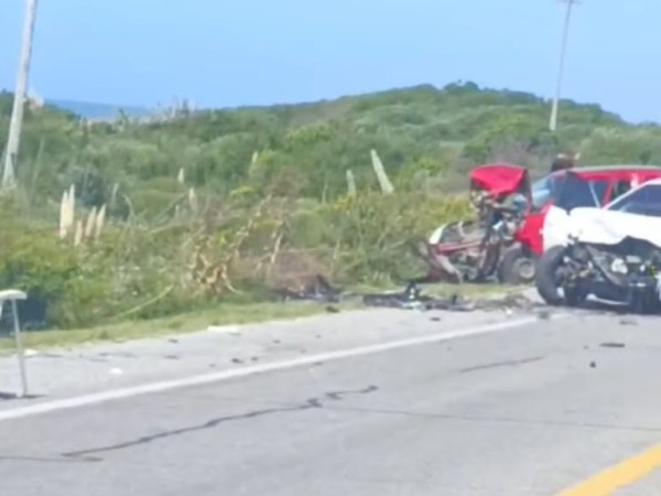 Tres vehículos choca...