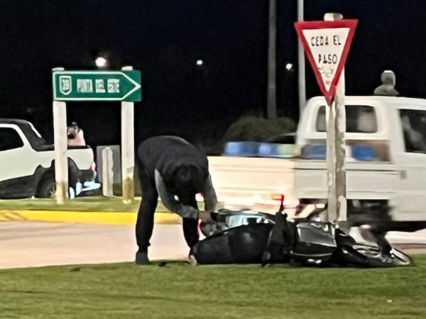 Choque entre auto y moto dejó a un hombre lesionado