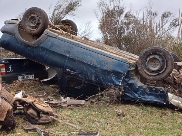 Conductor salió ileso de espectacular vuelco en ruta 39