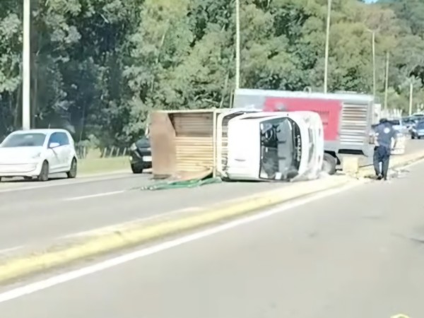 Volcó un camión en R...