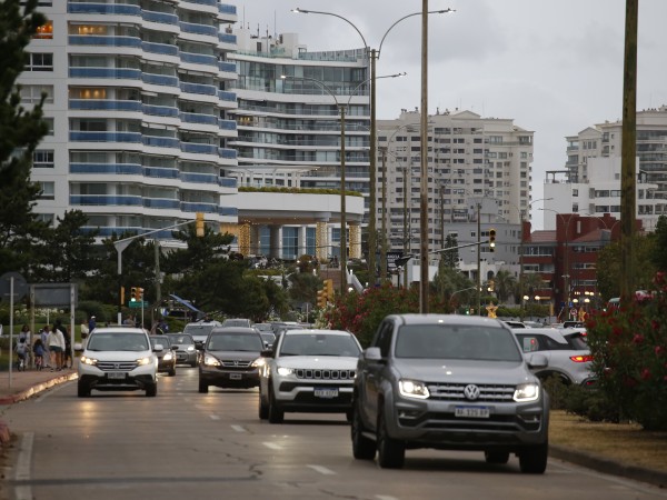Cuestionan al Frente...