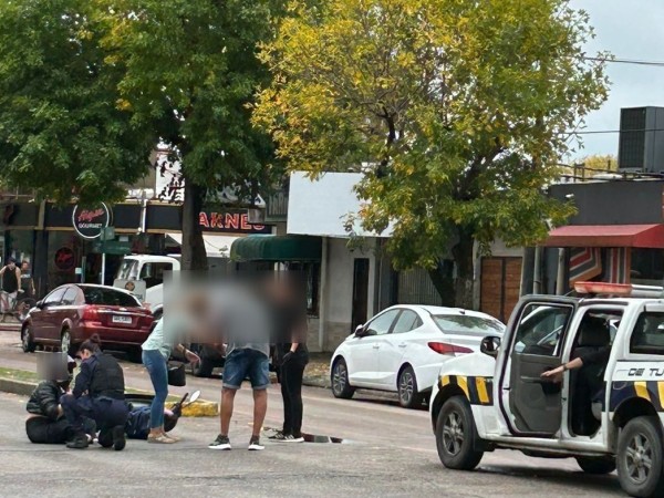 Una moto embistió a...