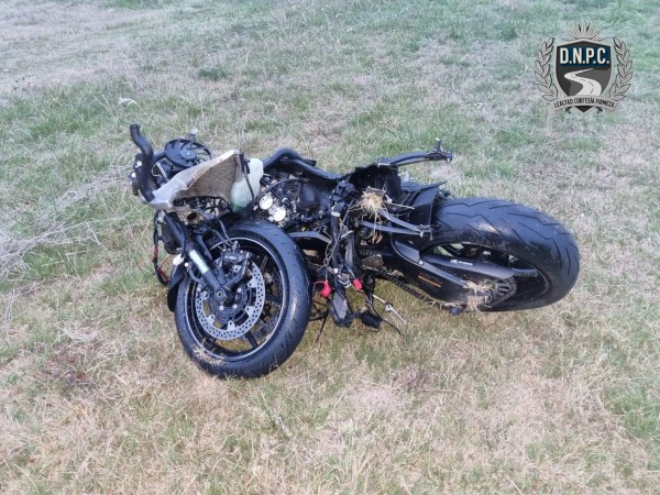 Un motociclista qued...