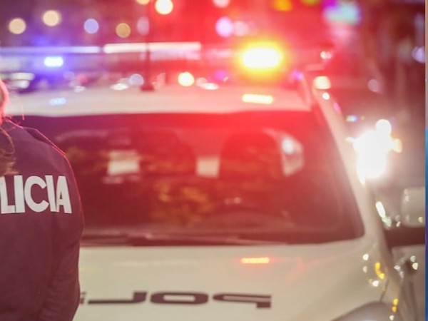 Un hombre fue atacado y encerrado en el baúl de su auto mientras robaban su vivienda