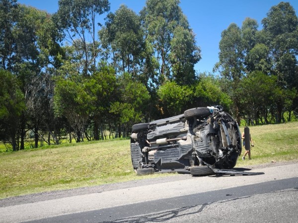 Despiste y vuelco de camioneta en ruta 9 dejó dos personas lesionadas