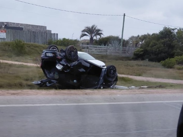 Choque y vuelco en r...