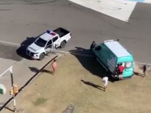 Ambulancia quedó ata...