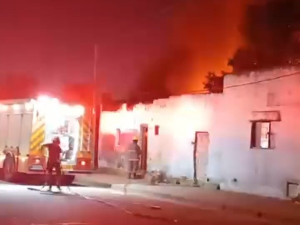 Incendio en vivienda ocupada por indigentes en San Carlos