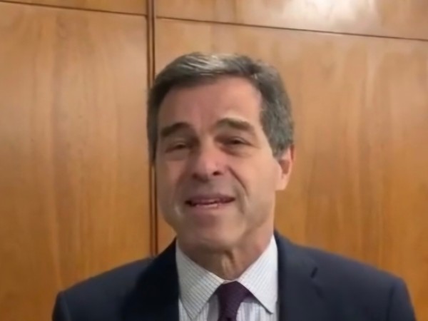 Ernesto Talvi se int...