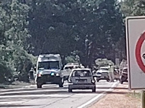 Joven motociclista sufrió una fractura tras chocar con un auto